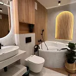 Family & Business Premium No 3 - 2 Bedroom With Private Jacuzzi, Balcony, Parking Varsavia
