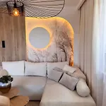 Family & Business Premium No 3 - 2 Bedroom With Private Jacuzzi, Balcony, Parking *