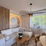 Family & Business Premium No 3 - 2 Bedroom With Private Jacuzzi, Balcony, Parking Varsavia