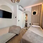 Family & Business Premium No 3 - 2 Bedroom With Private Jacuzzi, Balcony, Parking Appartamento *