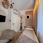 Family & Business Premium No 3 - 2 Bedroom With Private Jacuzzi, Balcony, Parking Appartamento *
