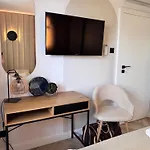 Family & Business Premium No 3 - 2 Bedroom With Private Jacuzzi, Balcony, Parking