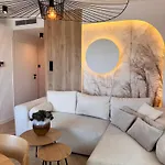 Family & Business Premium No 3 - 2 Bedroom With Private Jacuzzi, Balcony, Parking Appartamento
