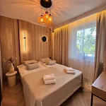 Family & Business Premium No 3 - 2 Bedroom With Private Jacuzzi, Balcony, Parking Varsavia