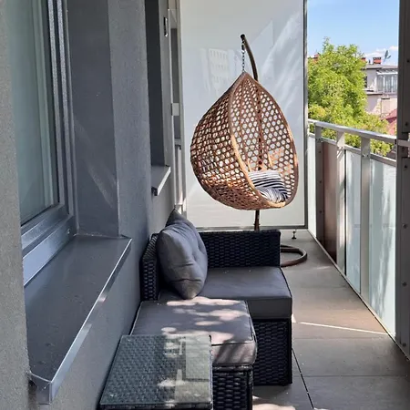 Family & Business Premium - 2 Bedroom With Private Jacuzzi, Balcony, Parking *