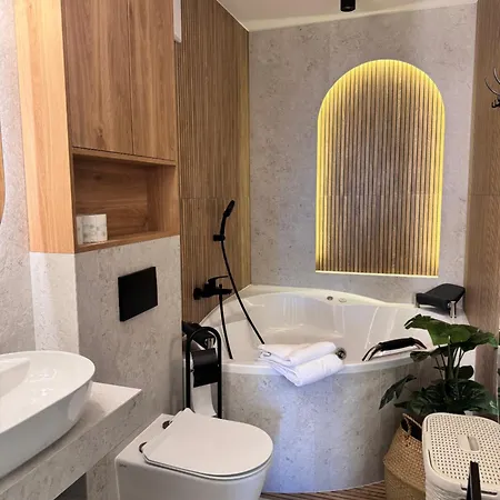 Family & Business Premium - 2 Bedroom With Private Jacuzzi, Balcony, Parking Varsovie