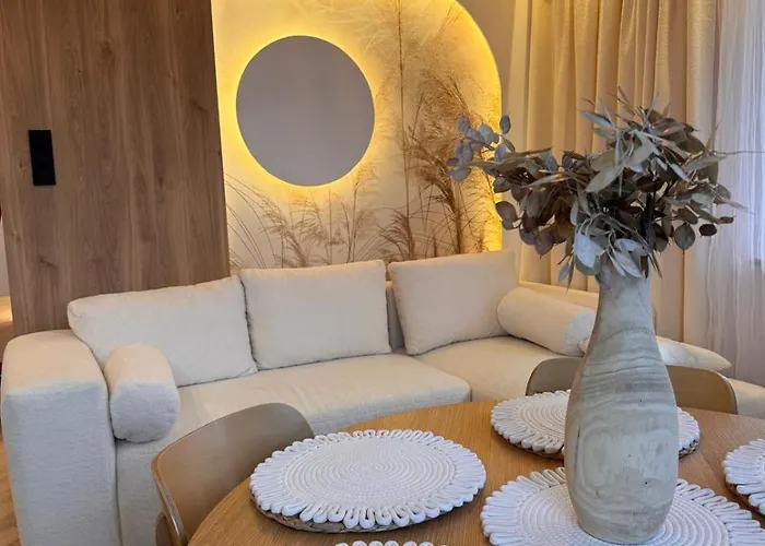 Family & Business Premium No 3 - 2 Bedroom With Private Jacuzzi, Balcony, Parking Warsaw