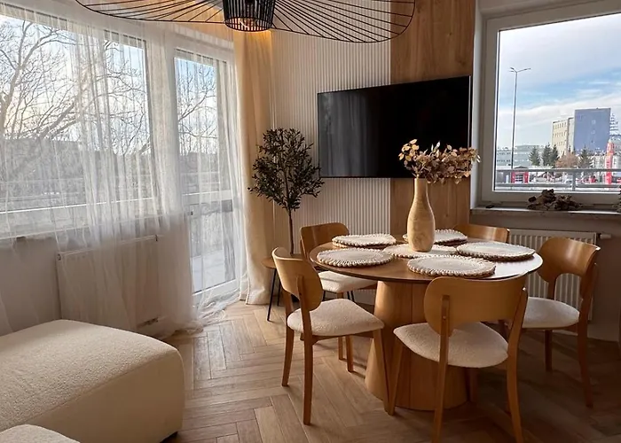 Family & Business Premium No 3 - 2 Bedroom With Private Jacuzzi, Balcony, Parking Warsaw