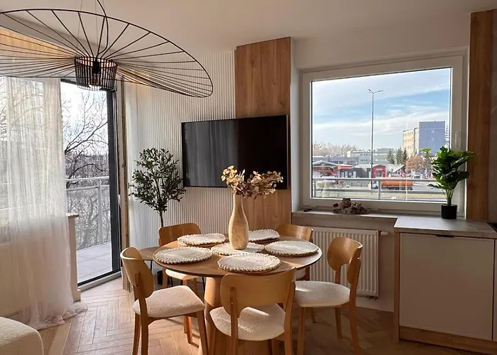 Family & Business Premium No 3 - 2 Bedroom With Private Jacuzzi, Balcony, Parking