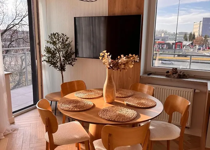 Family & Business Premium No 3 - 2 Bedroom With Private Jacuzzi, Balcony, Parking Warsaw