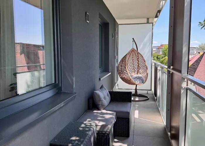 Family & Business Premium No 3 - 2 Bedroom With Private Jacuzzi, Balcony, Parking * Warsaw