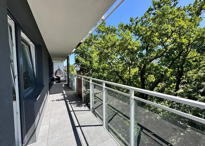 Family & Business Premium No 3 - 2 Bedroom With Private Jacuzzi, Balcony, Parking Warsaw