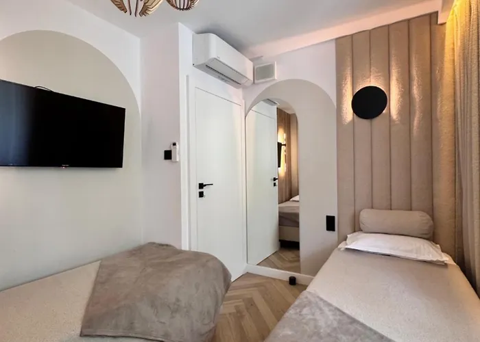 Family & Business Premium No 3 - 2 Bedroom With Private Jacuzzi, Balcony, Parking Apartment *