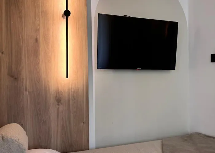 Family & Business Premium No 3 - 2 Bedroom With Private Jacuzzi, Balcony, Parking Warsaw