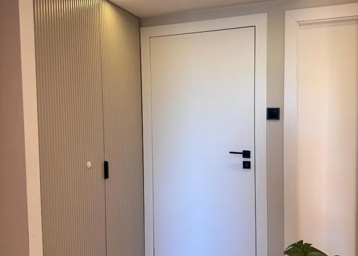 Family & Business Premium No 3 - 2 Bedroom With Private Jacuzzi, Balcony, Parking *