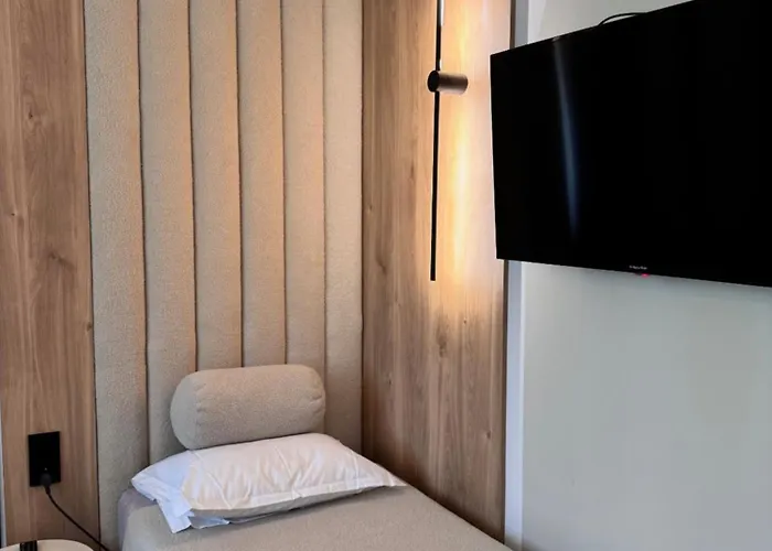 Family & Business Premium No 3 - 2 Bedroom With Private Jacuzzi, Balcony, Parking Warsaw