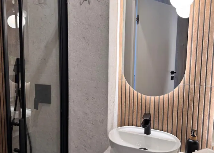 Apartment Family & Business Premium No 3 - 2 Bedroom With Private Jacuzzi, Balcony, Parking *