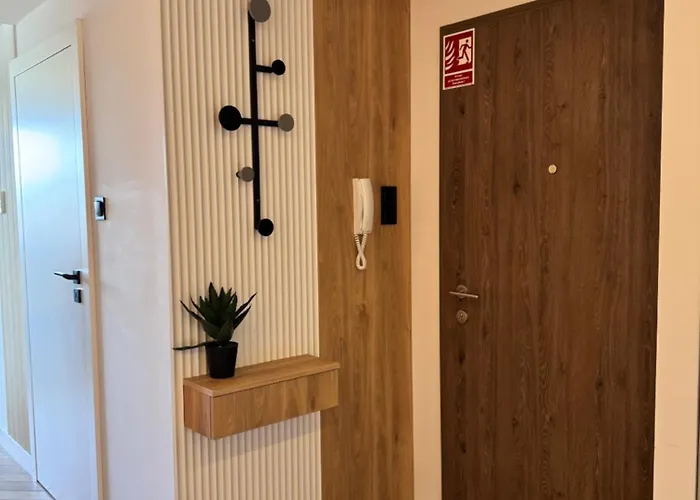 Family & Business Premium No 3 - 2 Bedroom With Private Jacuzzi, Balcony, Parking *