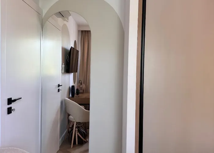 Family & Business Premium No 3 - 2 Bedroom With Private Jacuzzi, Balcony, Parking *