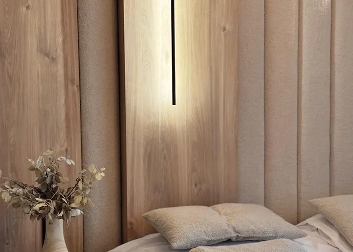 Family & Business Premium No 3 - 2 Bedroom With Private Jacuzzi, Balcony, Parking