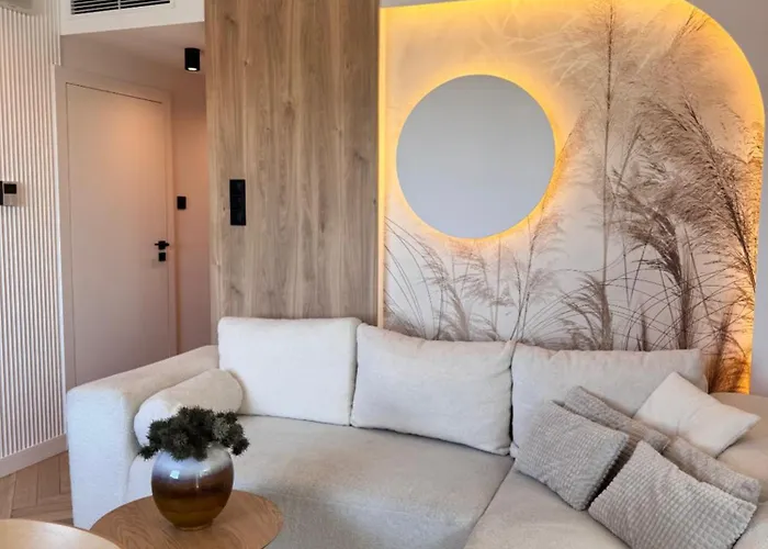 Family & Business Premium No 3 - 2 Bedroom With Private Jacuzzi, Balcony, Parking Apartment