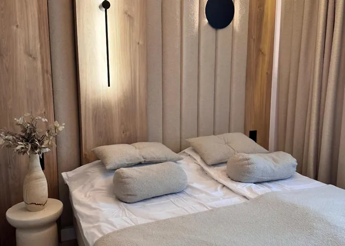 Apartment Family & Business Premium No 3 - 2 Bedroom With Private Jacuzzi, Balcony, Parking