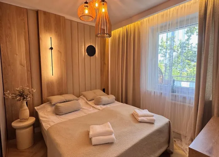 Family & Business Premium No 3 - 2 Bedroom With Private Jacuzzi, Balcony, Parking Warsaw