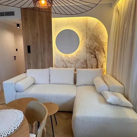 Family & Business Premium - 2 Bedroom With Private Jacuzzi, Balcony, Parking Apartment Warschau