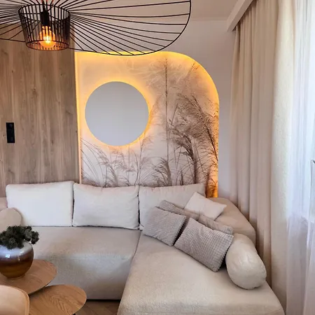 Family & Business Premium No 3 - 2 Bedroom With Private Jacuzzi, Balcony, Parking *