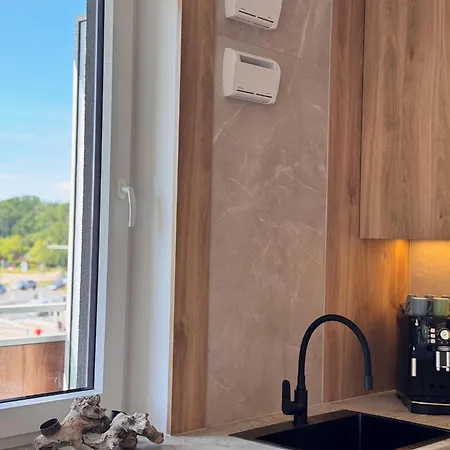 Апартаменты Family & Business Premium No 3 - 2 Bedroom With Private Jacuzzi, Balcony, Parking *