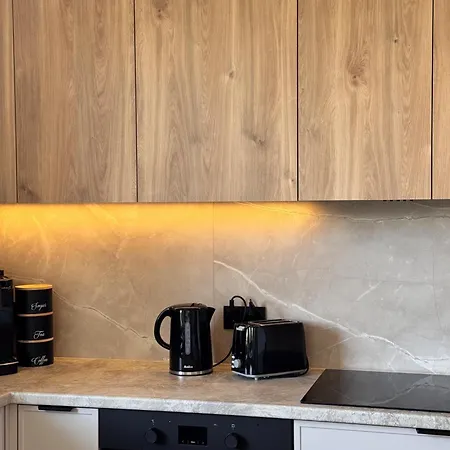 Family & Business Premium No 3 - 2 Bedroom With Private Jacuzzi, Balcony, Parking * Варшава