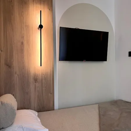 Family & Business Premium No 3 - 2 Bedroom With Private Jacuzzi, Balcony, Parking Varsavia