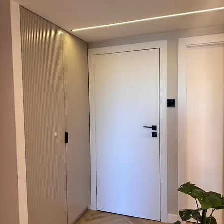 Family & Business Premium No 3 - 2 Bedroom With Private Jacuzzi, Balcony, Parking *