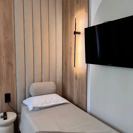 Family & Business Premium No 3 - 2 Bedroom With Private Jacuzzi, Balcony, Parking Варшава