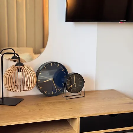 Family & Business Premium No 3 - 2 Bedroom With Private Jacuzzi, Balcony, Parking * Варшава