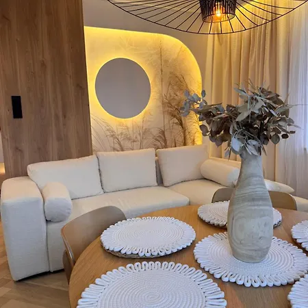 Family & Business Premium - 2 Bedroom With Private Jacuzzi, Balcony, Parking ワルシャワ