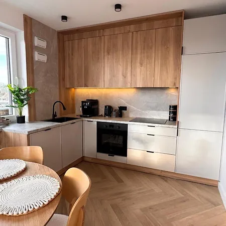 Family & Business Premium - 2 Bedroom With Private Jacuzzi, Balcony, Parking
