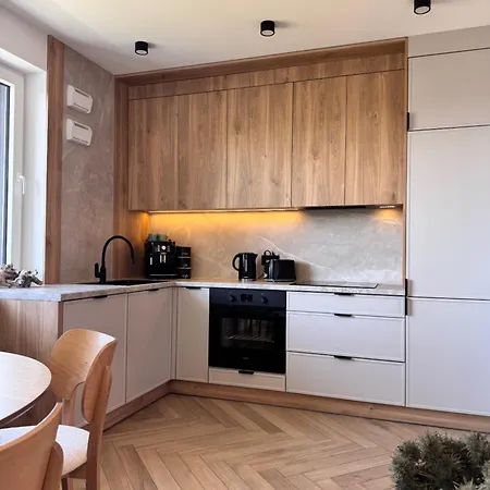 Apartmán Family & Business Premium No 3 - 2 Bedroom With Private Jacuzzi, Balcony, Parking *