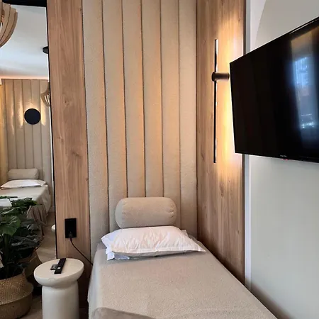 アパート Family & Business Premium - 2 Bedroom With Private Jacuzzi, Balcony, Parking