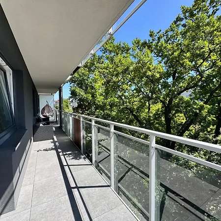 Family & Business Premium - 2 Bedroom With Private Jacuzzi, Balcony, Parking ワルシャワ