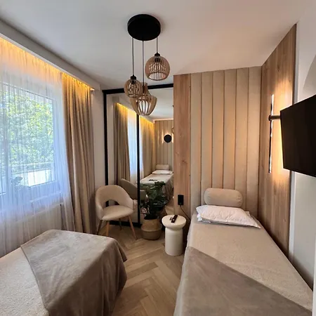 アパート Family & Business Premium - 2 Bedroom With Private Jacuzzi, Balcony, Parking ワルシャワ