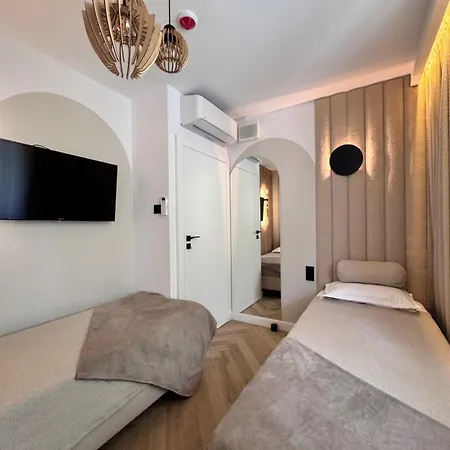 Family & Business Premium No 3 - 2 Bedroom With Private Jacuzzi, Balcony, Parking Apartmán *