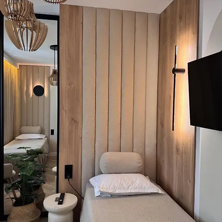 Family & Business Premium No 3 - 2 Bedroom With Private Jacuzzi, Balcony, Parking