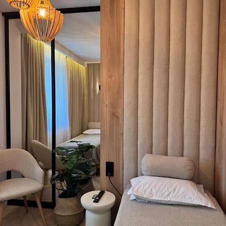 Family & Business Premium - 2 Bedroom With Private Jacuzzi, Balcony, Parking ワルシャワ