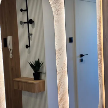 Family & Business Premium No 3 - 2 Bedroom With Private Jacuzzi, Balcony, Parking Apartmán