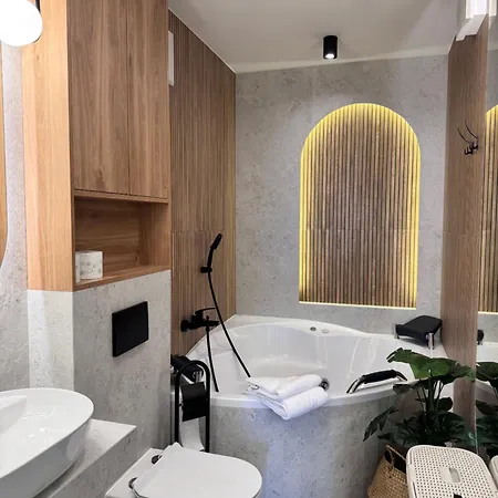 Apartmán Family & Business Premium No 3 - 2 Bedroom With Private Jacuzzi, Balcony, Parking