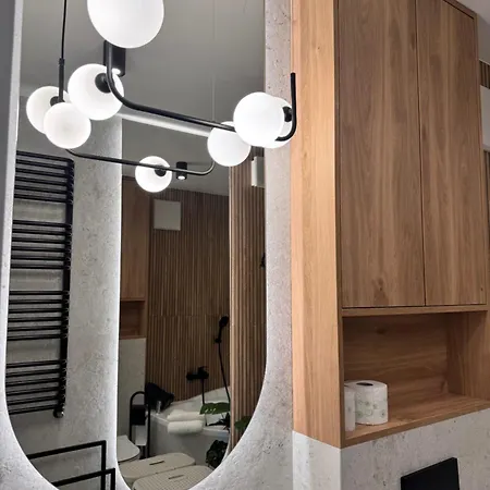 Family & Business Premium - 2 Bedroom With Private Jacuzzi, Balcony, Parking アパート ワルシャワ