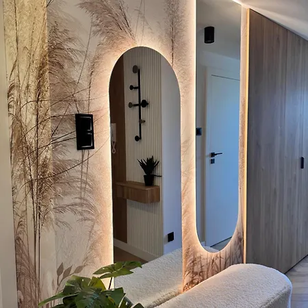 アパート Family & Business Premium - 2 Bedroom With Private Jacuzzi, Balcony, Parking ワルシャワ