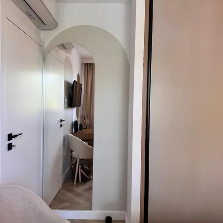 Family & Business Premium No 3 - 2 Bedroom With Private Jacuzzi, Balcony, Parking *