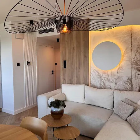 Family & Business Premium - 2 Bedroom With Private Jacuzzi, Balcony, Parking *
